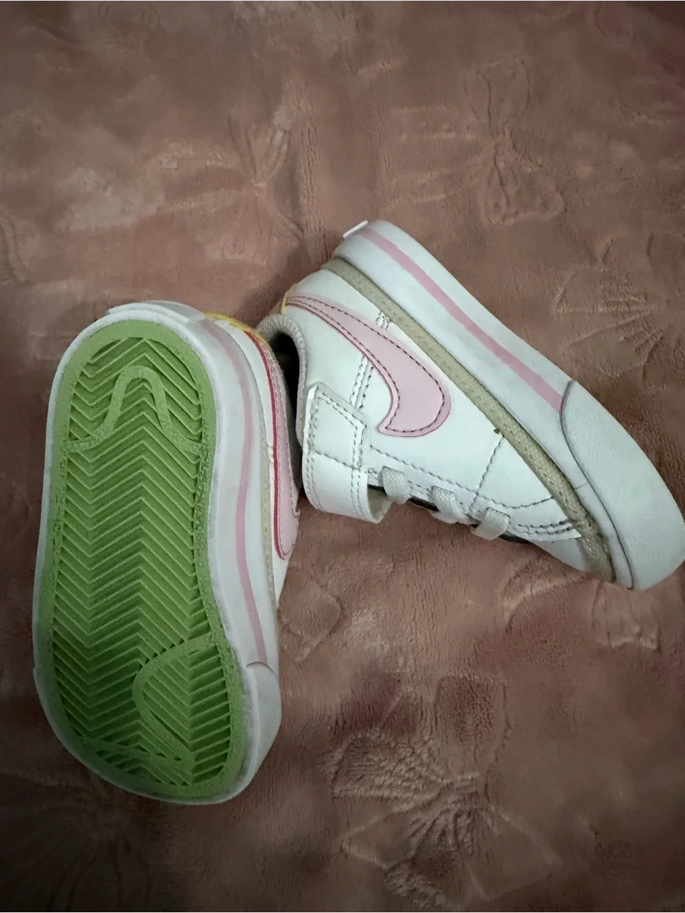 Nike Kids White and Pink Sneakers with Green Sole